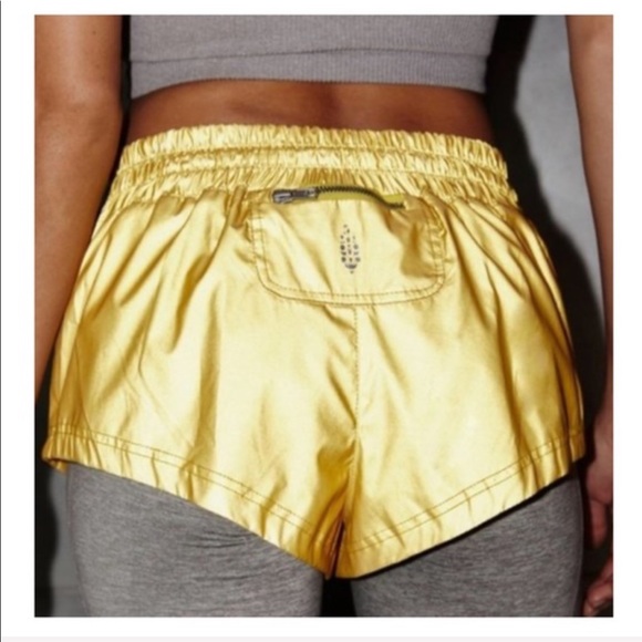 ⭐️Free People Movement Reflective Athletic Shorts Women’s Size Small - Picture 2 of 3